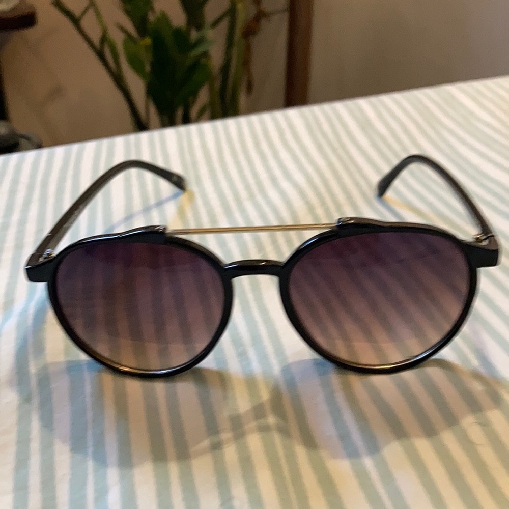 COPY - Tahari sunglasses